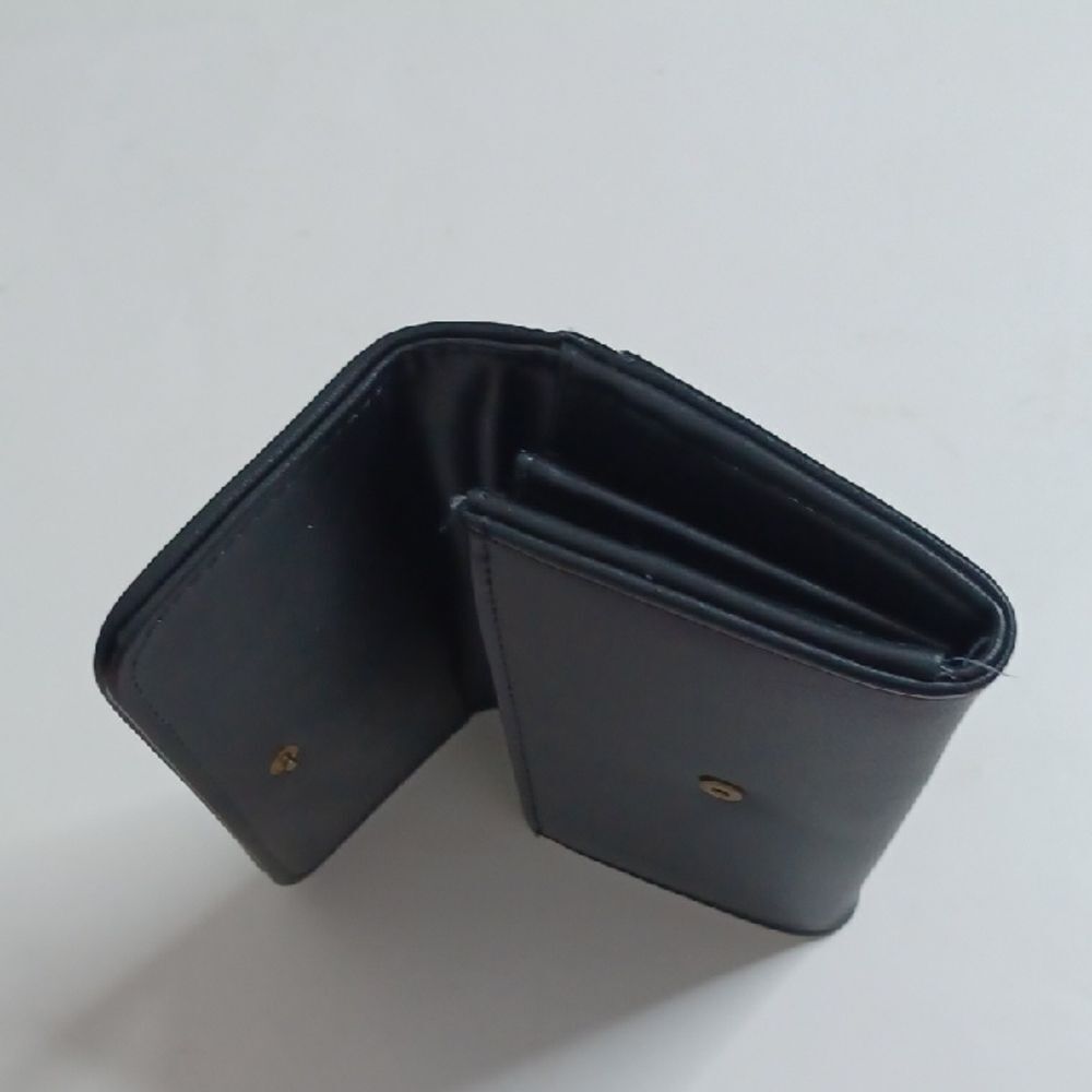 London Fog Textured Black Women's Wallet - Picture 10 of 12